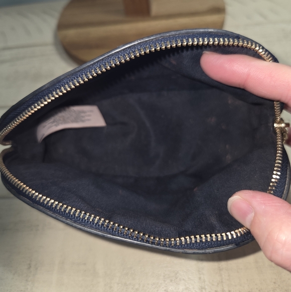 Kate Spade New York Sylvia Wildflower Bouquet Medium Dome Cosmetic Bag, NAVY EUC - Picture 9 of 10